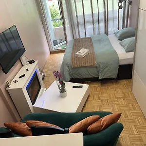  Séjour chez l'habitant Chambre Confortable Disponible A Suisse